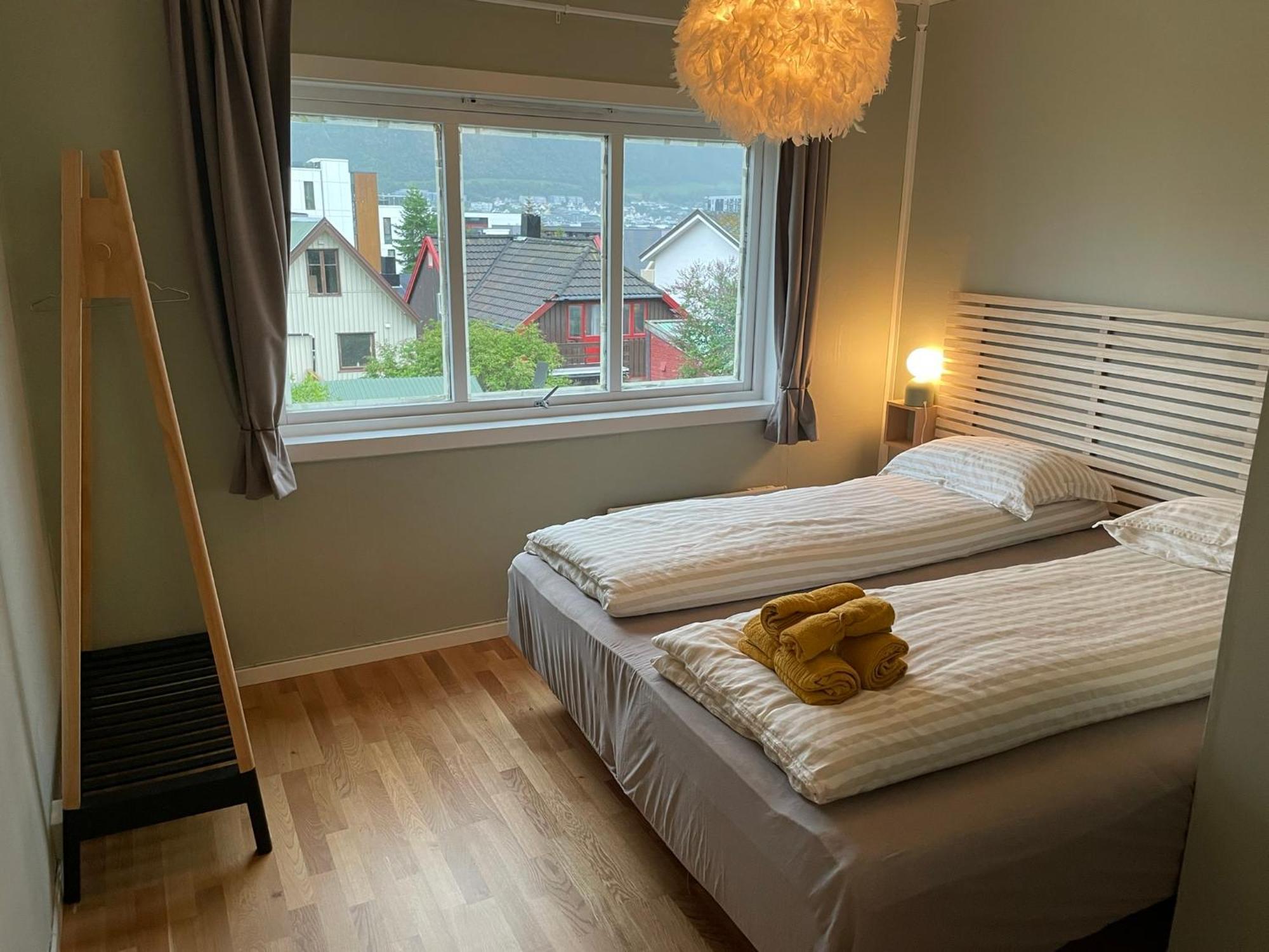 Centrally Located Apartment In Classic Townhouse Tromsø Exterior foto